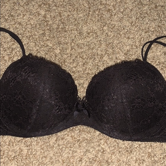 Victoria’s Secret 32D push up bra